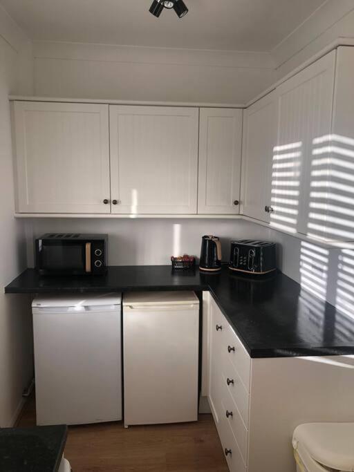 29 Comfort House 2 Bedroom Townhouse With Parking 스컨소프 외부 사진