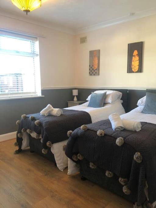 29 Comfort House 2 Bedroom Townhouse With Parking 스컨소프 외부 사진